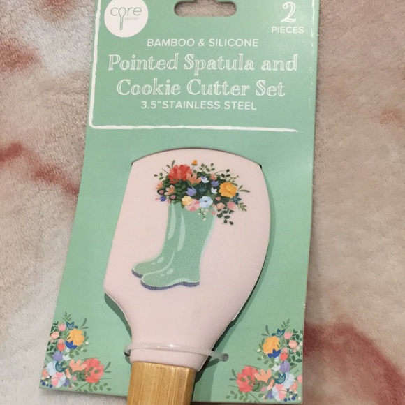 Spring Showers Floral Rainboots Spatula and Flower Cookie Cutter Set NWT - Picture 2 of 16